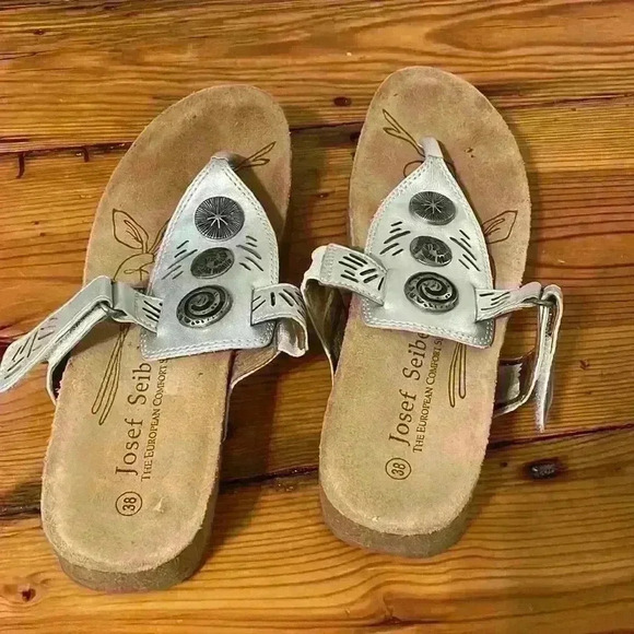 Josef Seibel The European Comfort Shoe grey Sandals with Silver Buttons size 38 - Picture 2 of 9